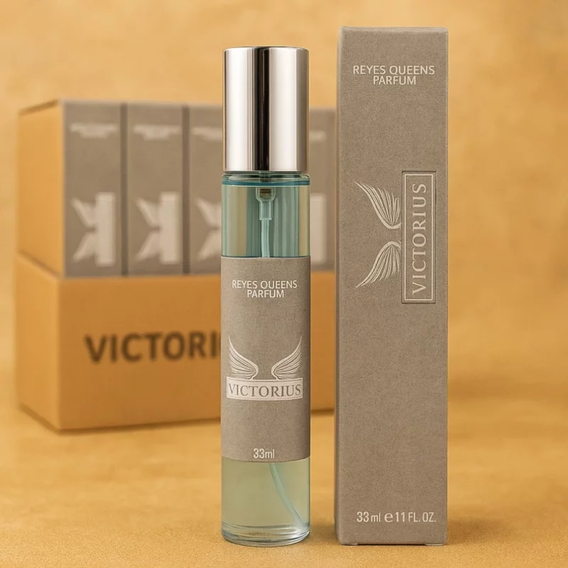 Présentoir de 20 (1,20€ pièce) : Eau de toilette générique Homme VICTORIUS 33ml - Reyes Queens