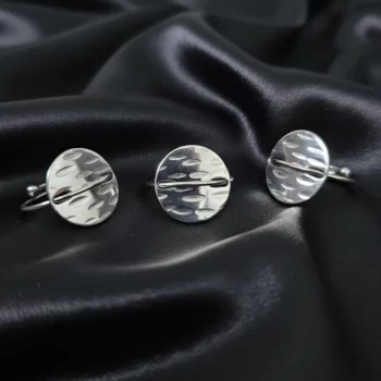 Lot de 50 Bagues (1,80€ Pièce) : Bague Ajustable Argenté Qualité N°1- Mélange ± 30 Différentes – Acier Inoxydable – Image 12