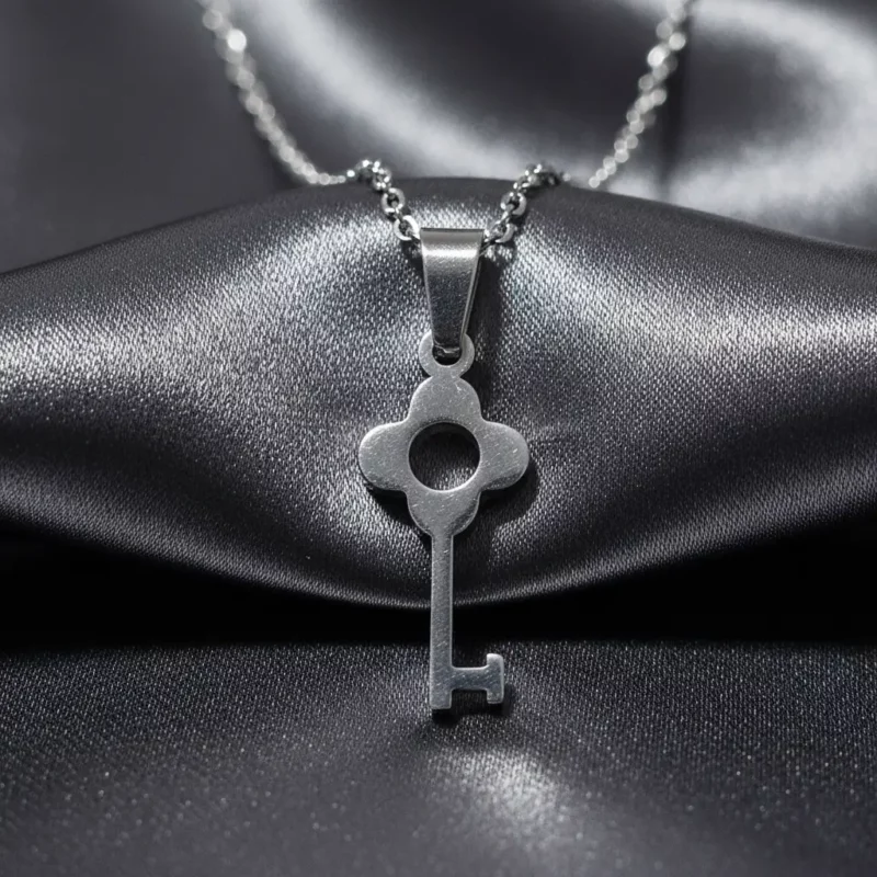 Lot de 3 (1,50€ Pièce) : Collier Avec Pendentif Clé - Argenté