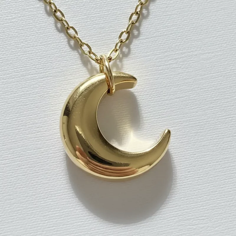 Collier Avec Pendentif Lune  - Doré