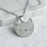 1Collier Avec Pendentif Chat  - Argenté