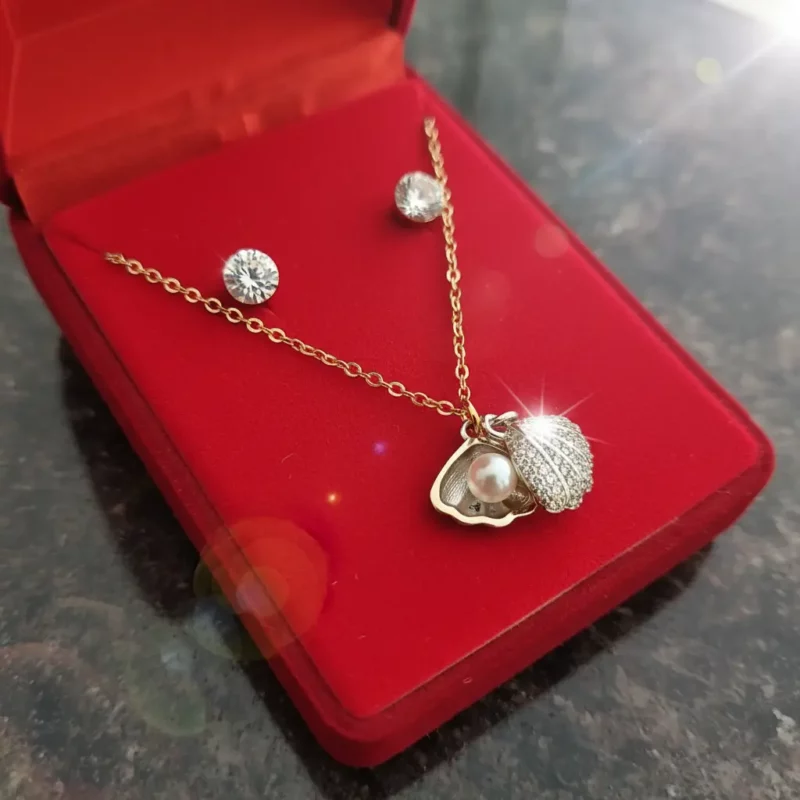 Coffrets Collier et Boucles d'oreilles - Perle & Doré et Strass