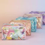 Lot de 12 (3,15€ Pièce) : Trousse de Toilette ARC EN CIEL effet Holographique - 20x13x10cm