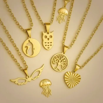 Lot de 50 (1,35€ Pièce) : Collier + Pendentif Doré avec Pendentif – Mélange de plus de 20 Modèles