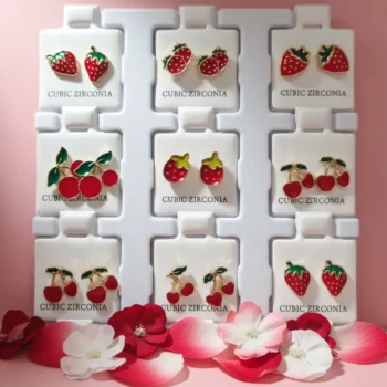 Présentoir de 36 (0,90€ Pièce) : Paires de boucles d’oreilles en acier inoxydable – cerises et fraises rouge et doré – Image 2