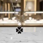 ✨Collier "Trèfle Cœur Noir" Argenté💎Acier Inoxydable de Haute Qualité