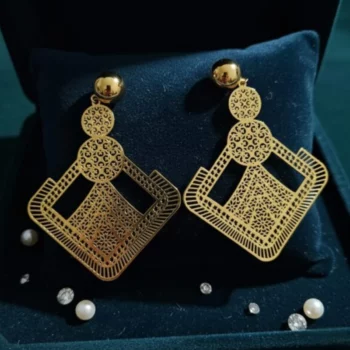 Lot de 20 Mélanges de modèles (1€ la Paire) : Boucles d’Oreilles Dorées pendantes Motif ajouré 6cm