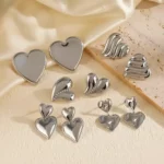 Bon Mélange de 50 (1,80€ la Paire) : Boucles d'oreilles Coeur - Acier Inoxydable Argenté - +ou- 20 modèles différents