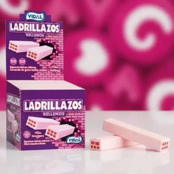 Nuages en forme de brique - Garniture au goût de fraise (Boîte 855g – 75 Bonbons) - Origine Espagne