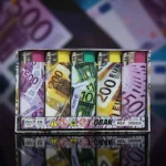 Présentoir de 50 (0,29€ Pièce) : Briquets QBAK® - Collection "Euro Money"