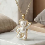 Collier avec Pendentif Doré en Acier inoxydable de haute qualité – Ourson Nacré