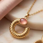 Collier avec Pendentif Doré en Acier inoxydable de haute qualité – Cercle & Perle