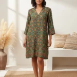 Robe Courte Bohème "Alya" Imprimé Floral Vert Émeraude & Ocre d'INDE