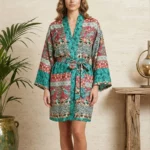 Kimono Court en Soie "Santi" Imprimé Patchwork Ethnique & Floral Vert d'INDE