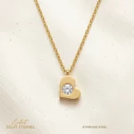 Collier avec Pendentif Doré en Acier inoxydable de haute qualité – Coeur & Strass