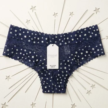 Lot de 24 (soit 0,40€ unité) : Tangas en Dentelle Fleurie 4 Couleurs – Confort & Féminité