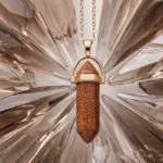 Collier Doré Avec Pendentif Effet Cristal Couleur Brique