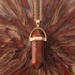 Collier Doré Avec Pendentif Effet Cristal Couleur Brique Rouge