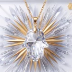 Collier Doré Avec Pendentif Main Effet Cristal Couleur Transparant